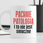 Kubek z nadrukiem "Pachnie patologią i to nie jest smaczne" cytat Magd