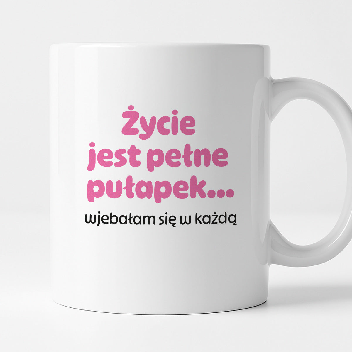 Kubek z nadrukiem - "Życie jest pełne pułapek - wjebałam się w każdą" - RÓŻ