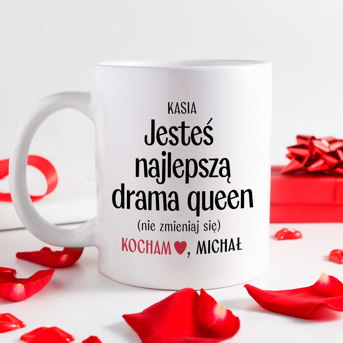 Kubek spersonalizowany z nadrukiem "Jesteś najlepszą drama queen (nie zmieniaj się)" [2 imiona] - WALENTYNKI