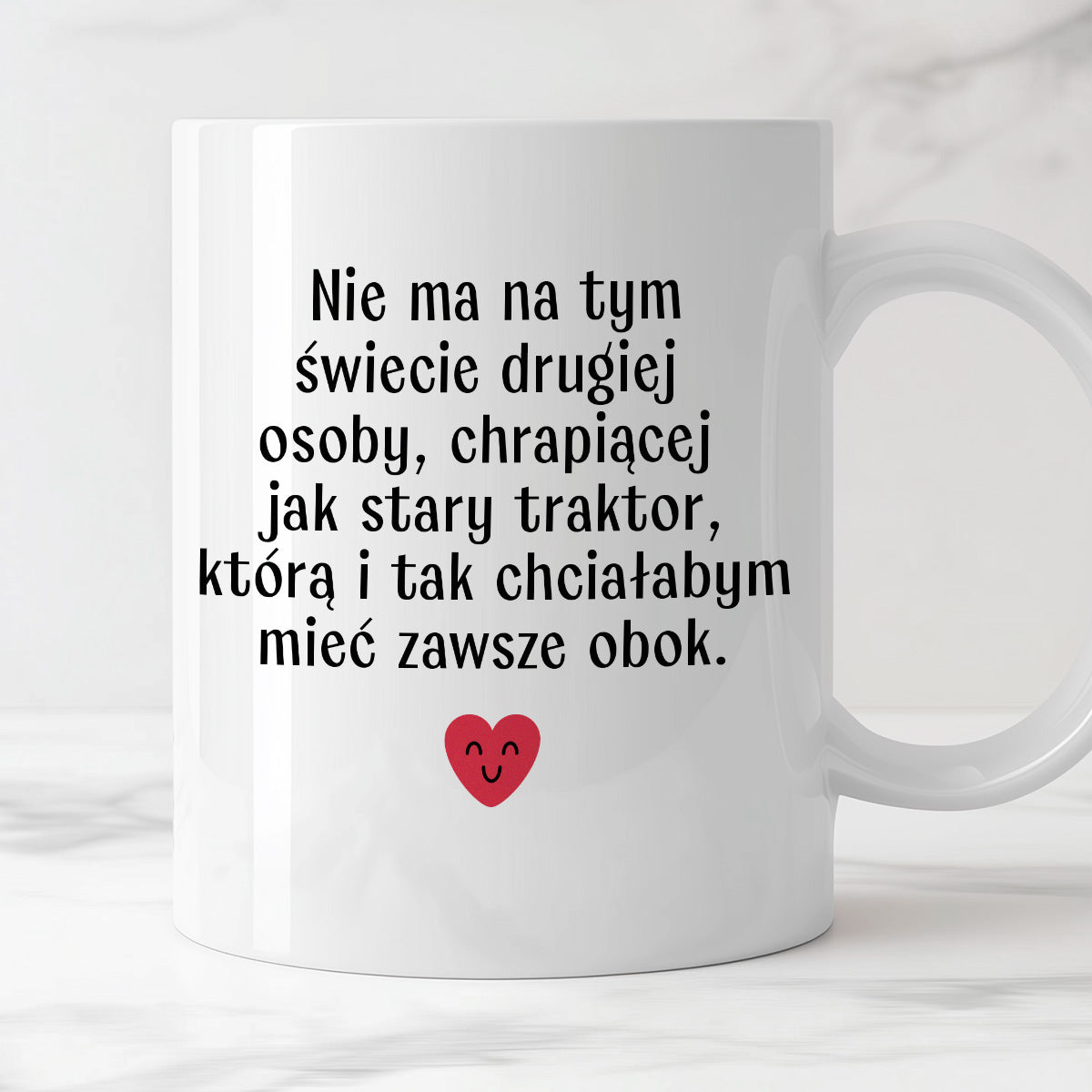 Kubek z nadrukiem "Nie ma na tym świecie drugiej osoby, chrapiącej jak stary traktor, którą i tak chciałabym mieć obok" - WALENTYNKI