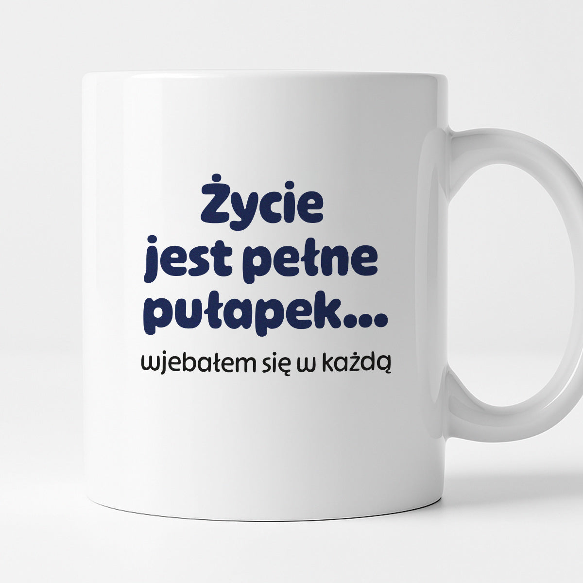 Kubek z nadrukiem - "Życie jest pełne pułapek - wjebałem się w każdą"