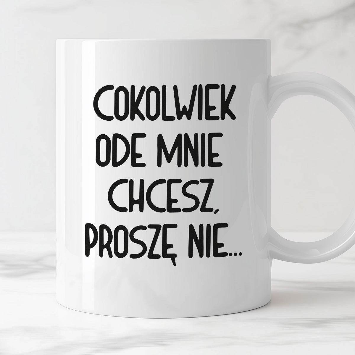 Kubek z nadrukiem "Cokolwiek ode mnie chcesz, proszę nie..."