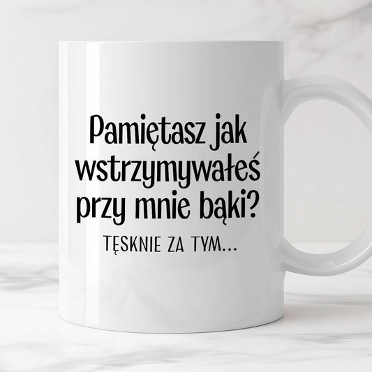 Kubek z nadrukiem "Pamiętasz jak wstrzymywałeś przy mnie bąki? Tęsknie za tym..." - WALENTYNKI