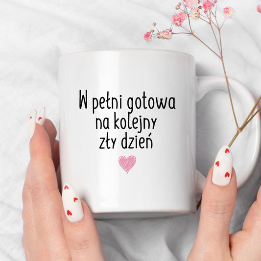 Kubek z nadrukiem "W pełni gotowa na kolejny zły dzień"