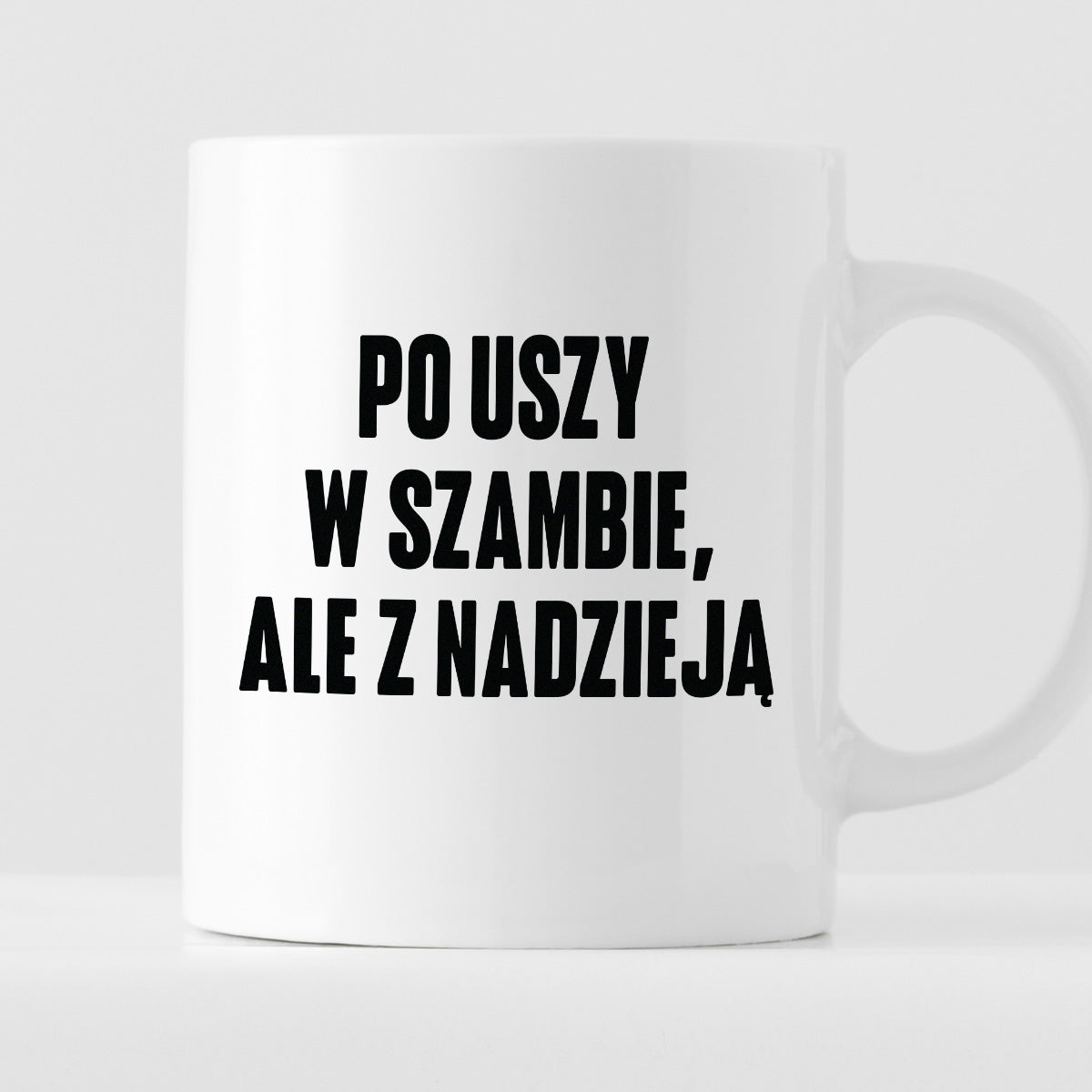 Kubek z nadrukiem "Po uszy w szambie, ale z nadzieją"