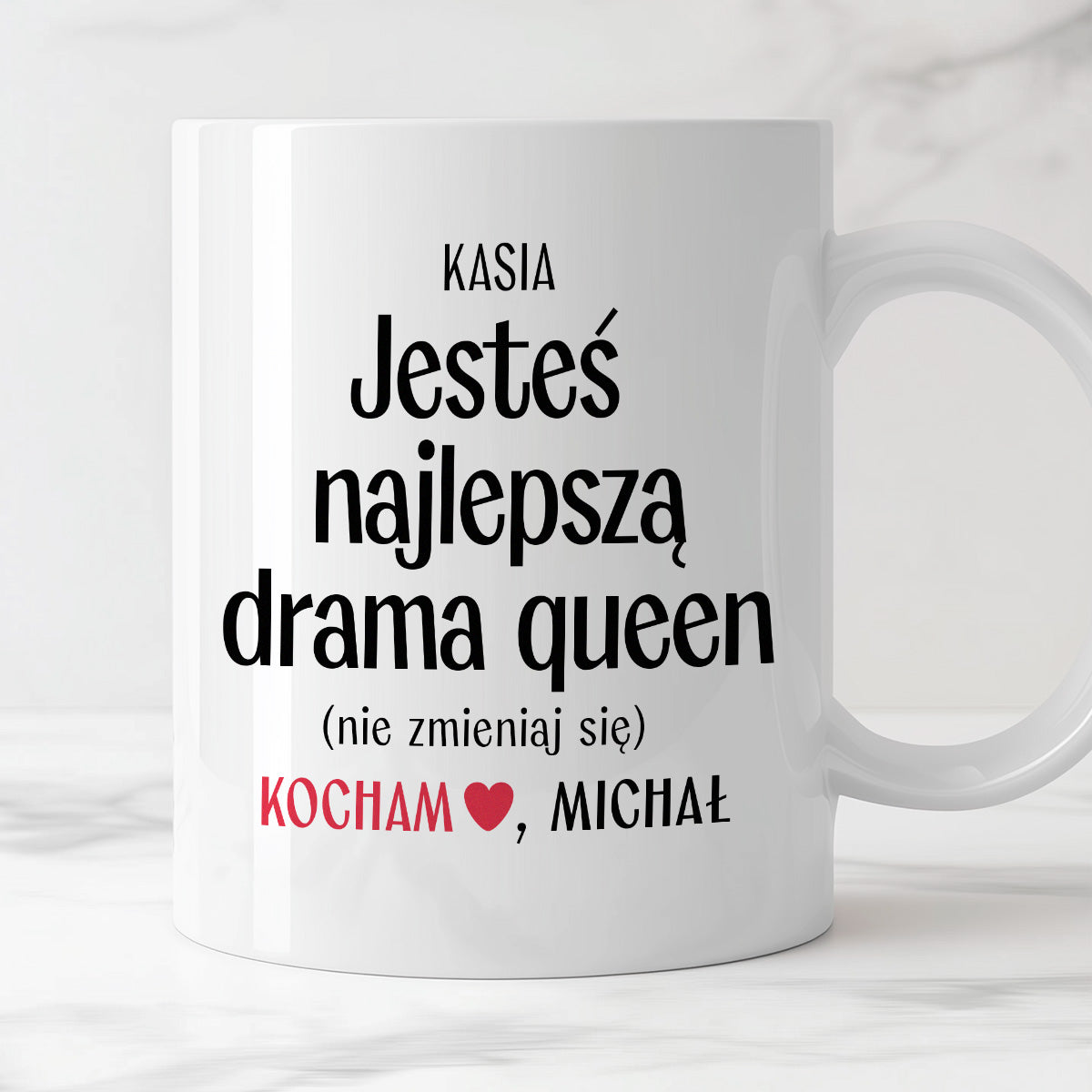 Kubek spersonalizowany z nadrukiem "Jesteś najlepszą drama queen (nie zmieniaj się)" [2 imiona] - WALENTYNKI