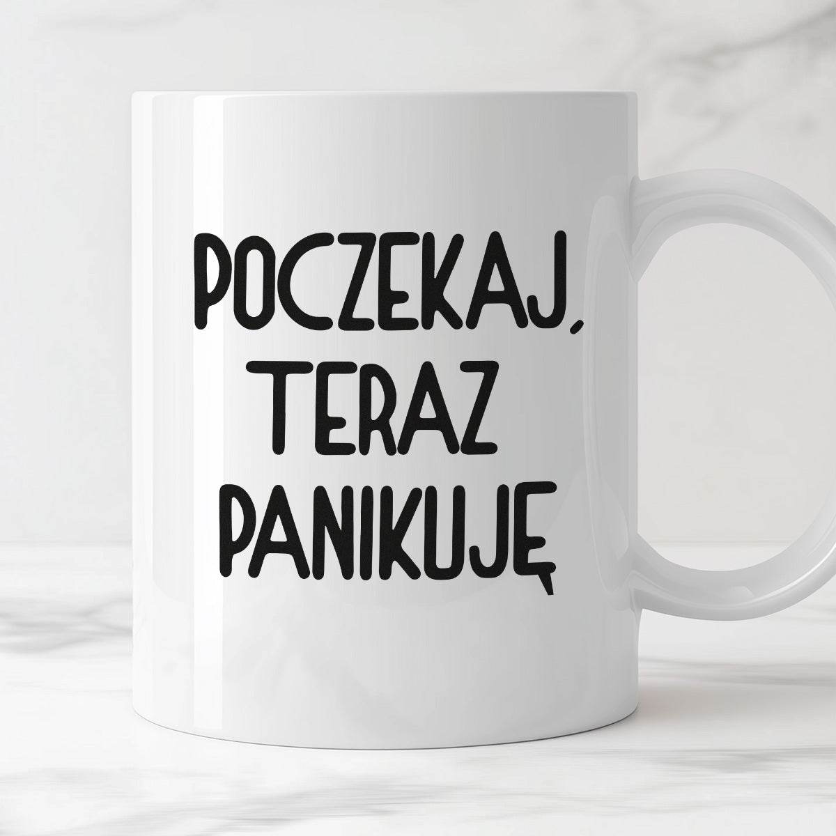 Kubek z nadrukiem "Poczekaj, teraz panikuję"