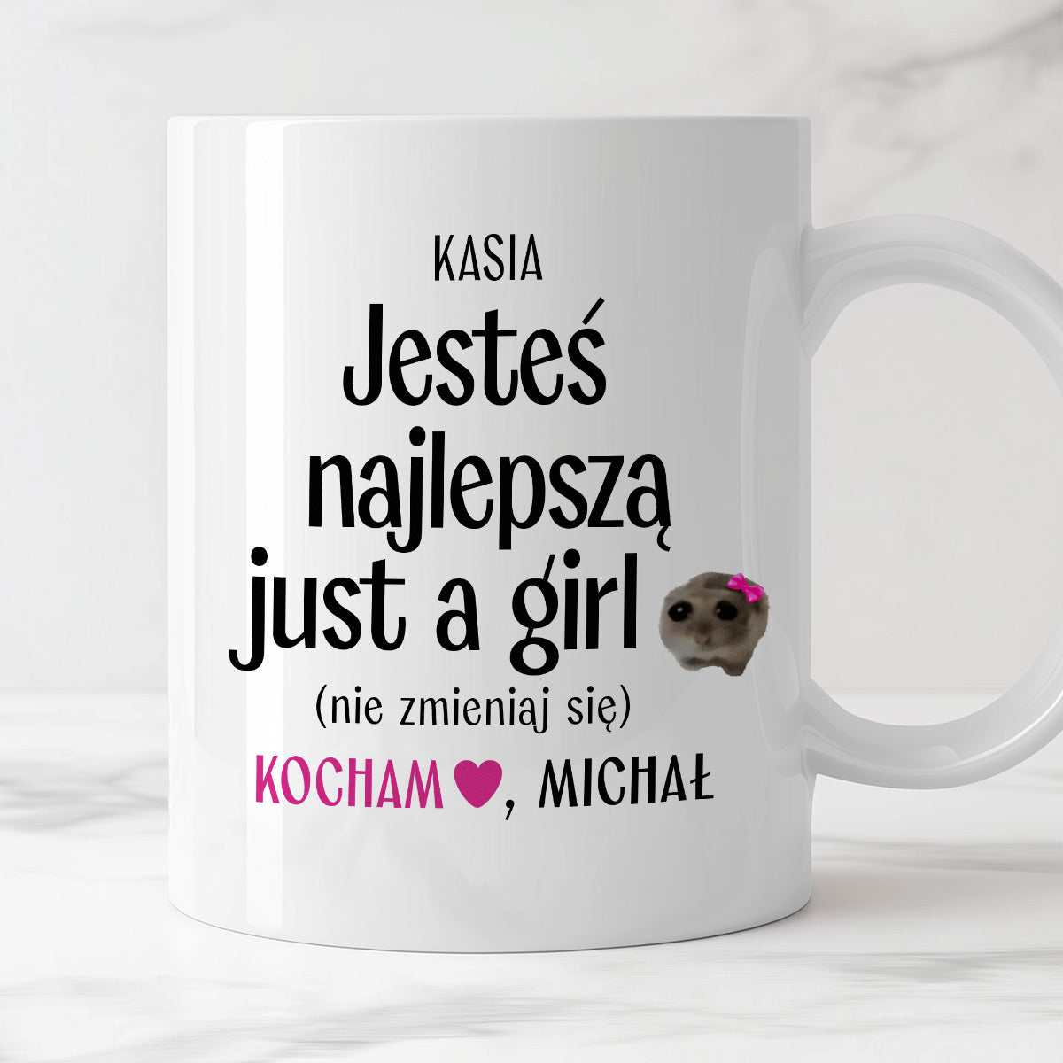 Kubek spersonalizowany z nadrukiem "Jesteś najlepszą just a girl (nie zmieniaj się)" [2 imiona] - WALENTYNKI