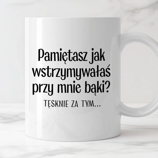 Kubek z nadrukiem "Pamiętasz jak wstrzymywałaś przy mnie bąki? Tęsknie za tym..." - WALENTYNKI