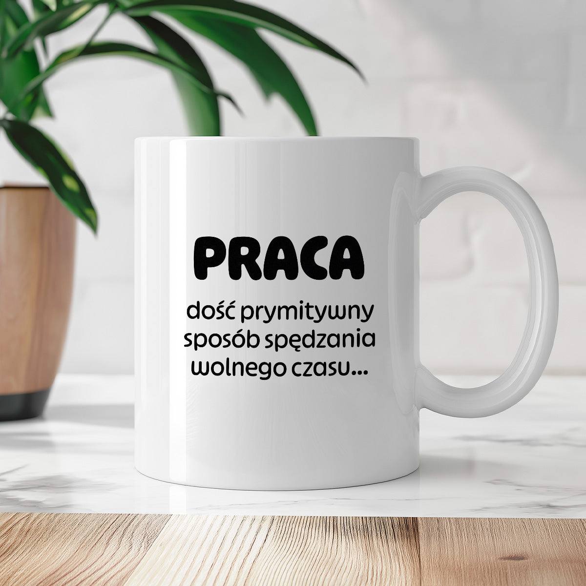 Kubek z nadrukiem "PRACA - dość prymitywny sposób spędzania wolnego czasu..."