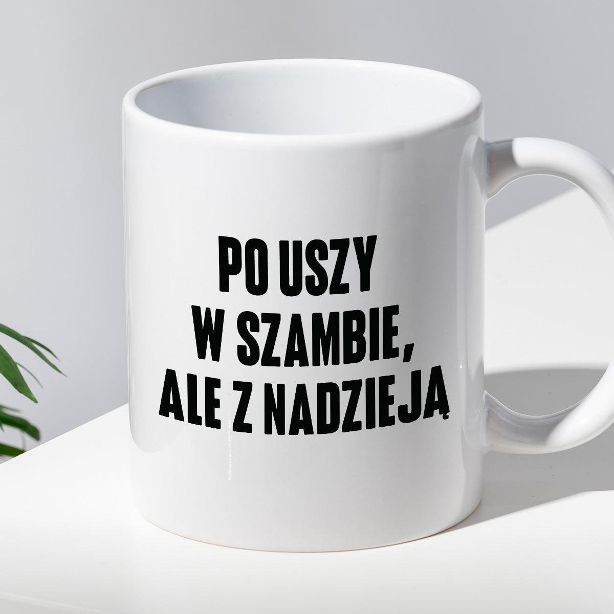 Kubek z nadrukiem "Po uszy w szambie, ale z nadzieją"