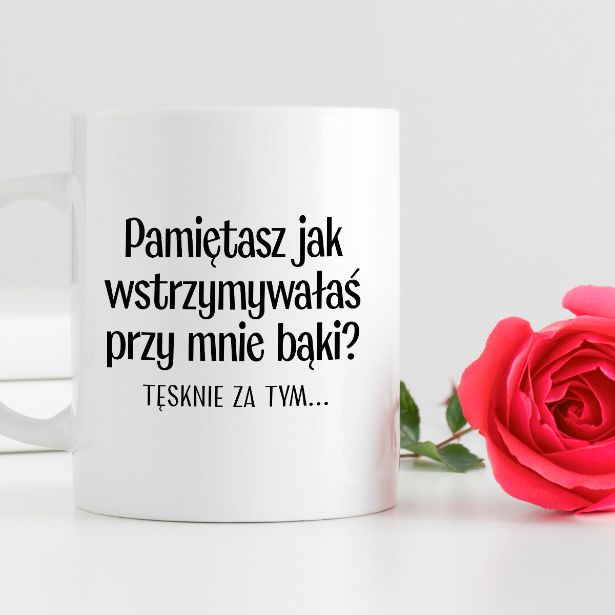 Kubek z nadrukiem "Pamiętasz jak wstrzymywałaś przy mnie bąki? Tęsknie za tym..." - WALENTYNKI