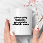 Kubek z nadrukiem - "w byciu sobą najbardziej przeszkadza mi kodeks karny"