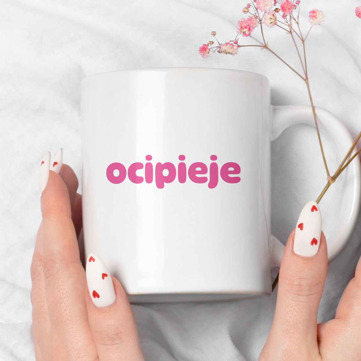 Kubek z nadrukiem "ocipieje"
