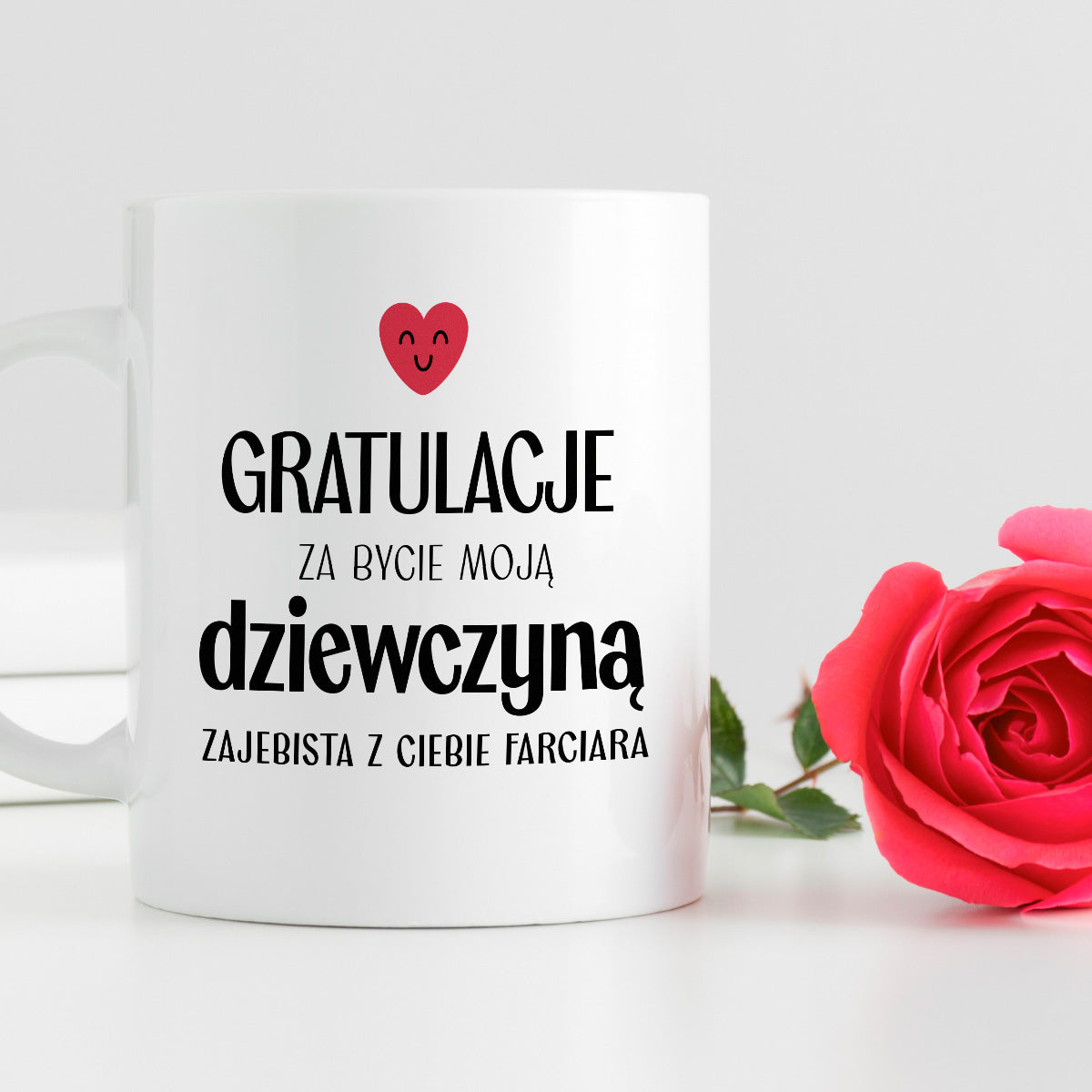 Kubek z nadrukiem "Gratulacje za bycie moją dziewczyną - zajebista z Ciebie farciara" - WALENTYNKI