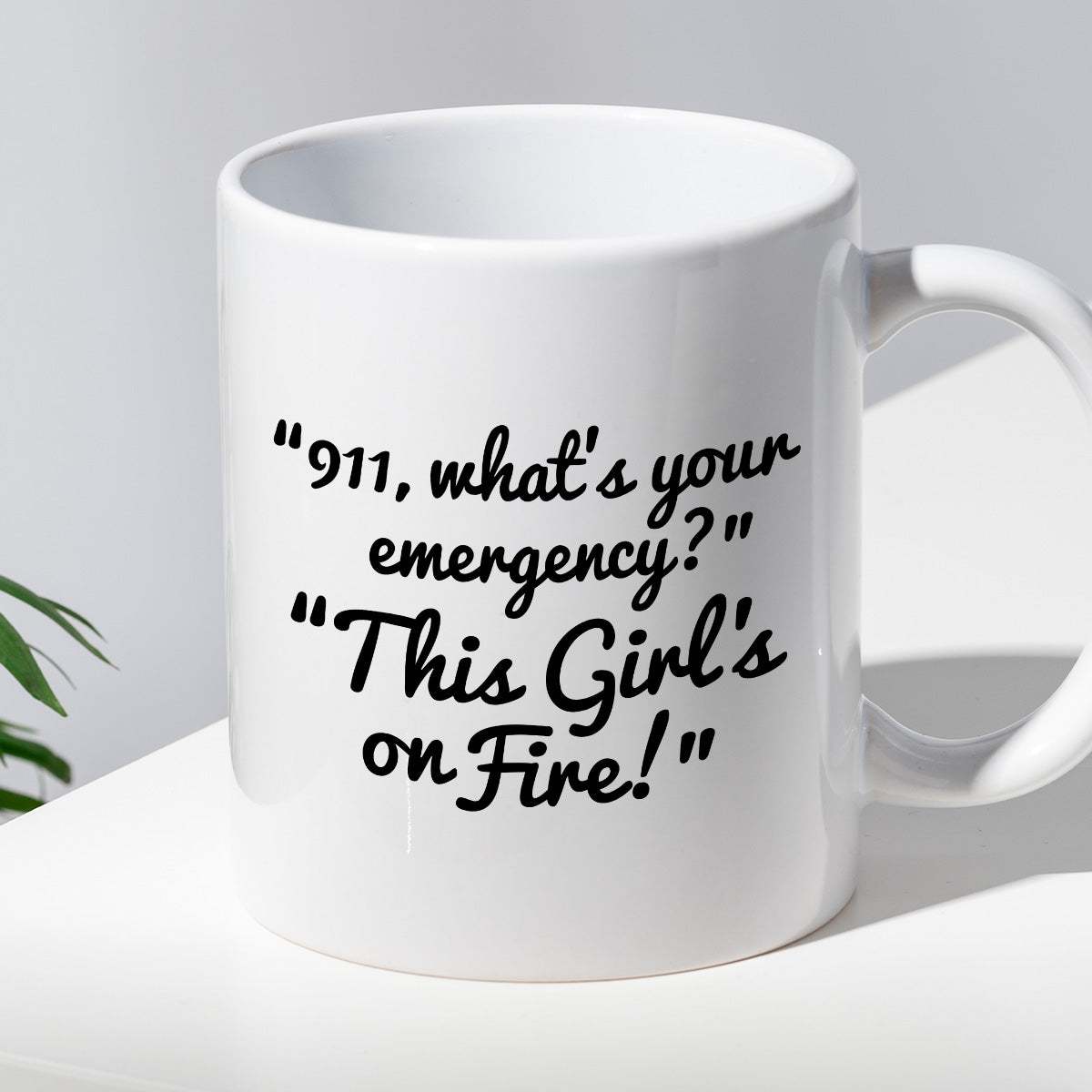 Kubek z nadrukiem "911, what’s your emergency? This Girl’s on Fire!"