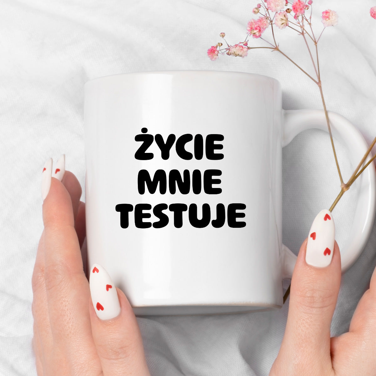 Kubek z nadrukiem - "Życie mnie testuje"