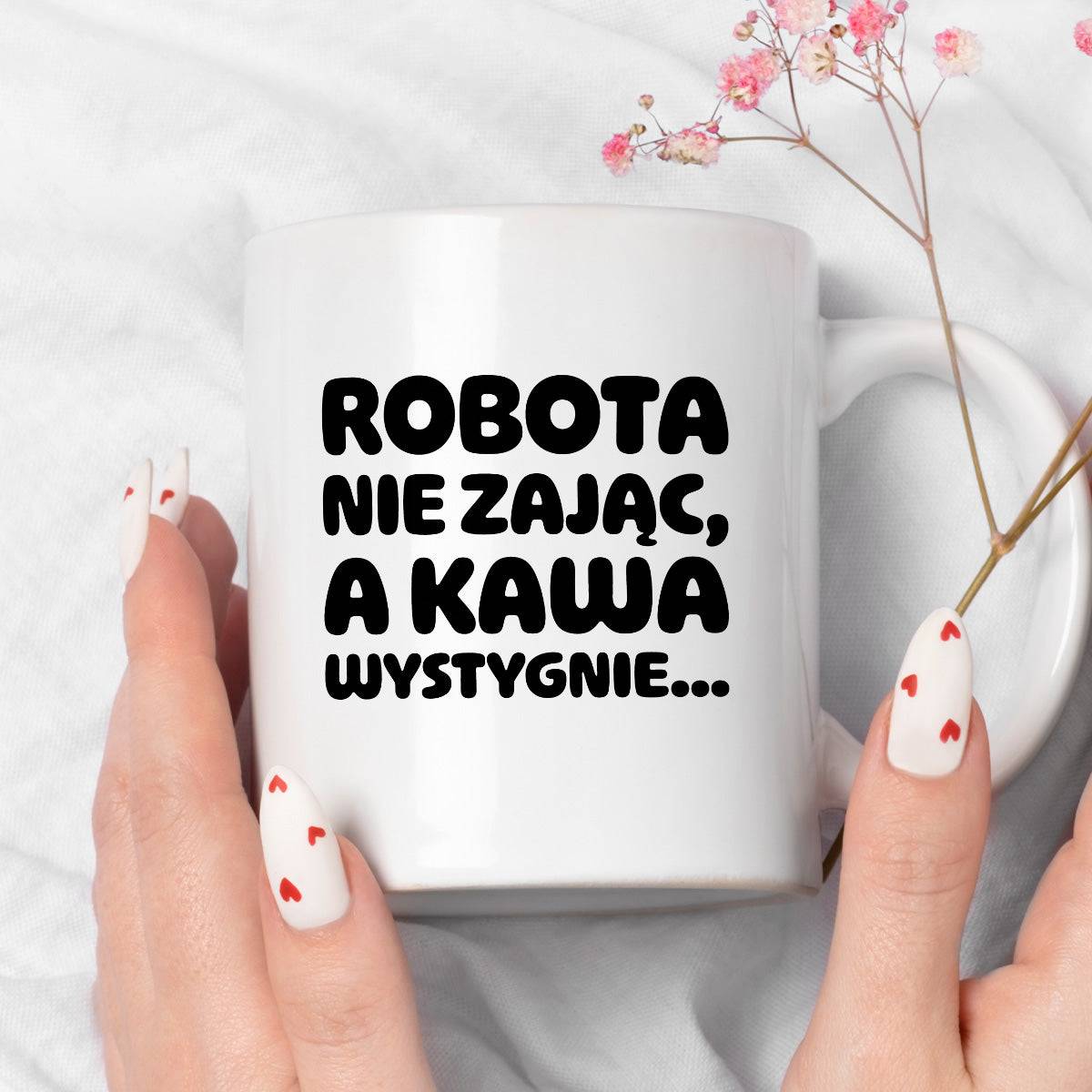 Kubek z nadrukiem "Robota nie zając, a kawa wystygnie"