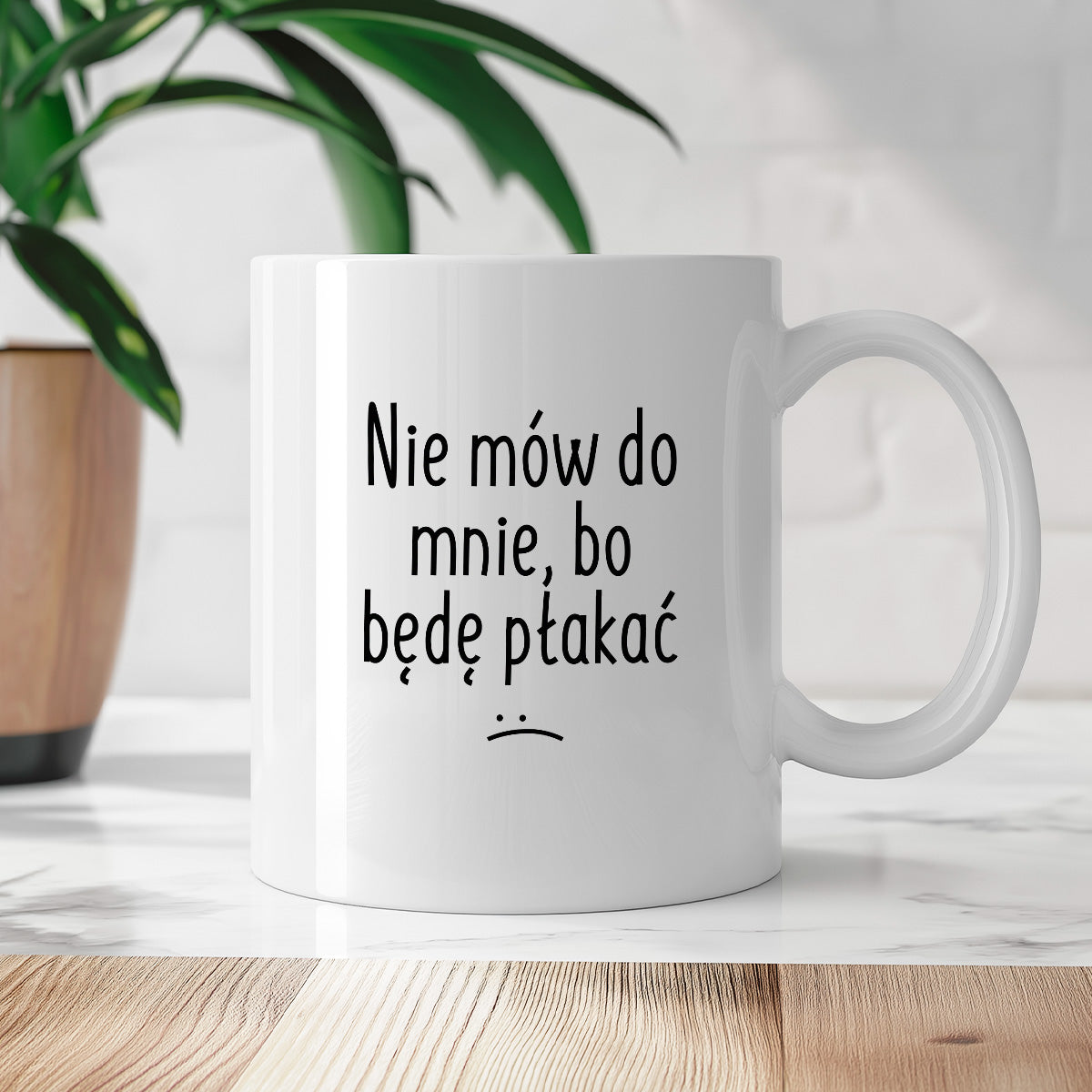 Kubek z nadrukiem "Nie mów do mnie, bo będę płakać"