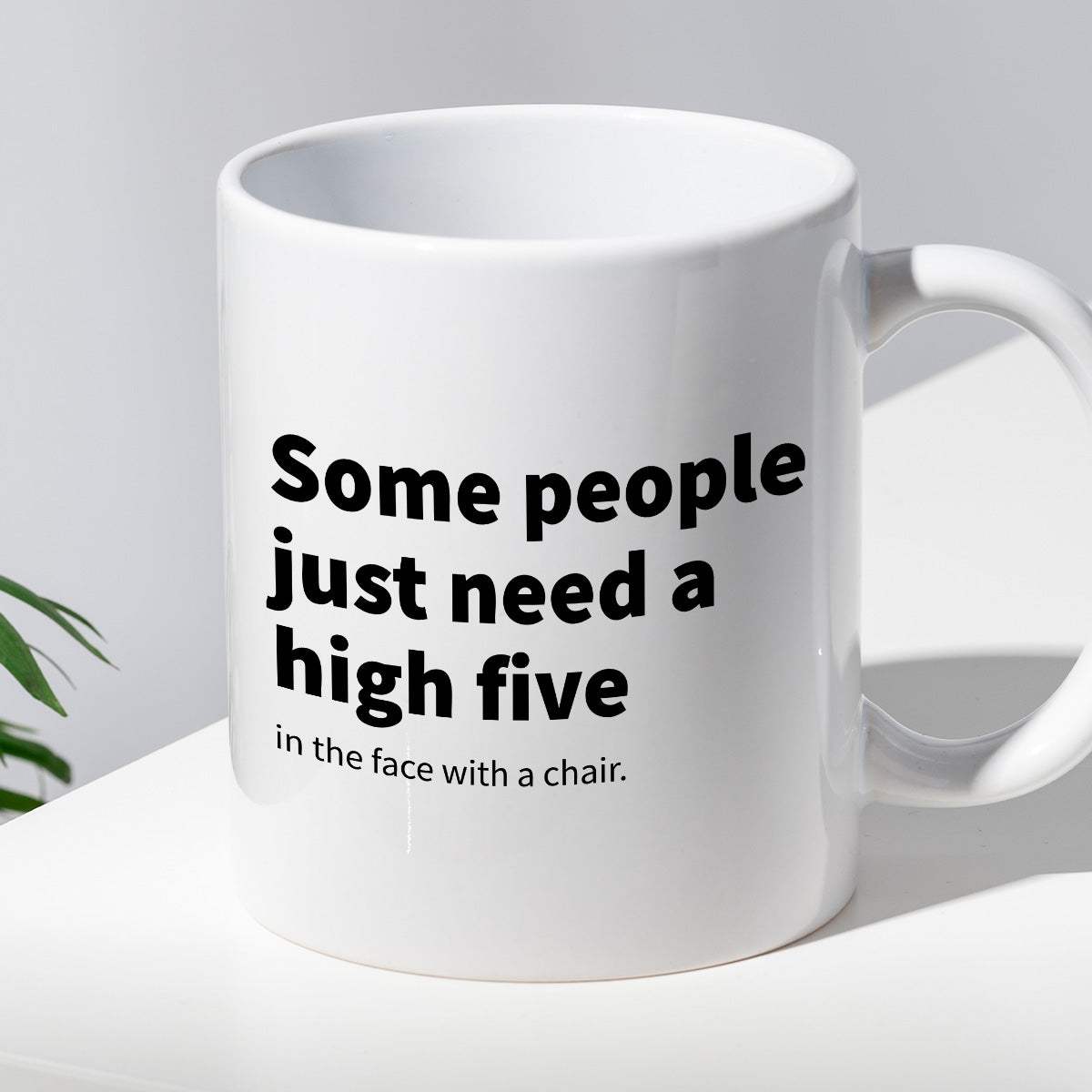 Kubek z nadrukiem "Some people just need a high five (in the face with