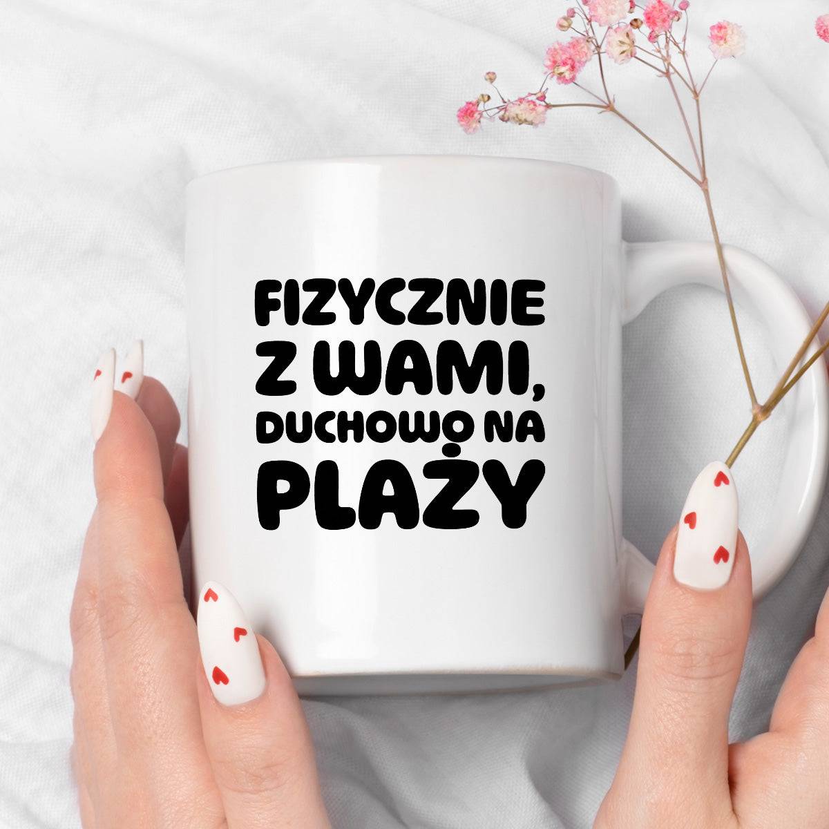 Kubek z nadrukiem "Fizycznie z Wami, duchowo na plaży"