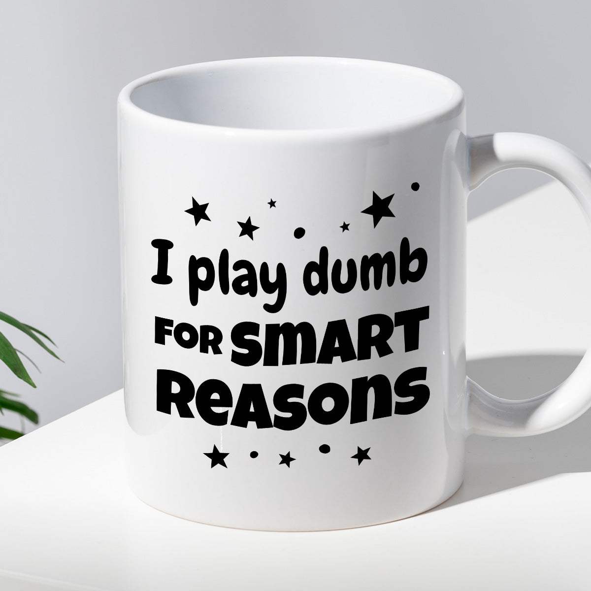 Kubek z nadrukiem "I play dumb for smart reasons"