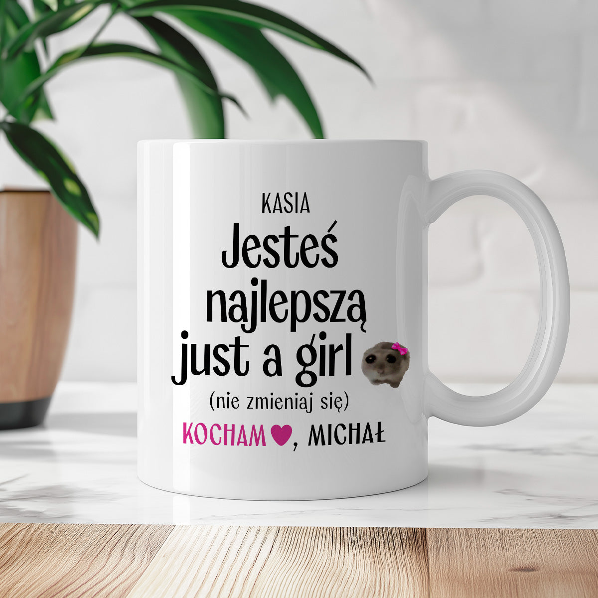 Kubek spersonalizowany z nadrukiem "Jesteś najlepszą just a girl (nie zmieniaj się)" [2 imiona] - WALENTYNKI