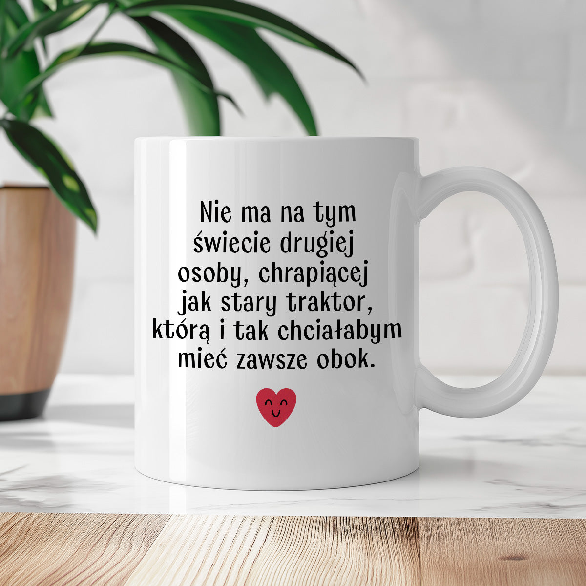 Kubek z nadrukiem "Nie ma na tym świecie drugiej osoby, chrapiącej jak stary traktor, którą i tak chciałabym mieć obok" - WALENTYNKI