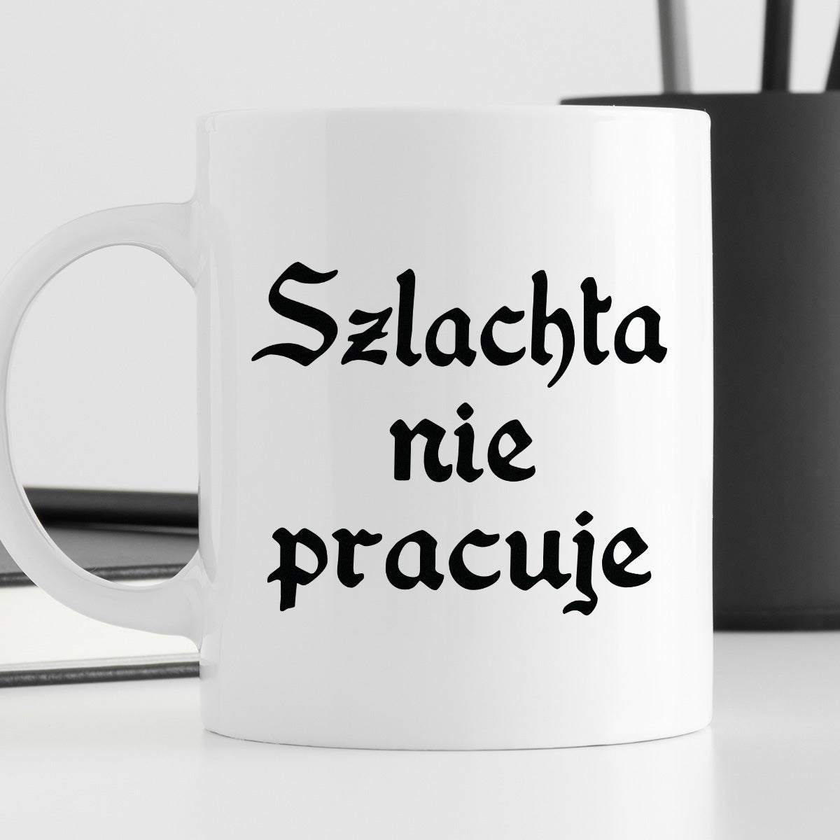 Kubek z nadrukiem "Szlachta nie pracuje"