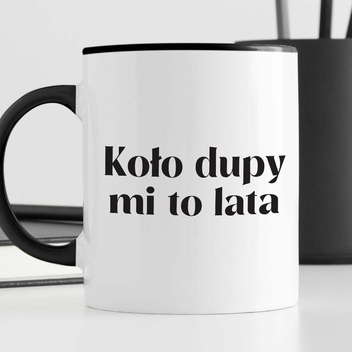 Kubek z nadrukiem "Koło dupy mi to lata"