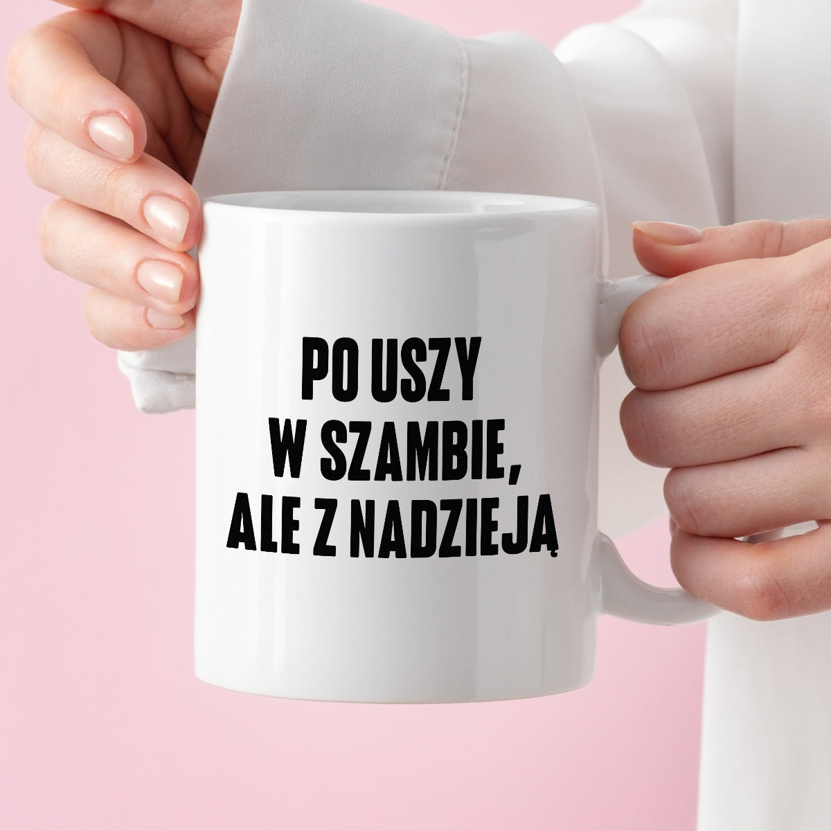 Kubek z nadrukiem "Po uszy w szambie, ale z nadzieją"