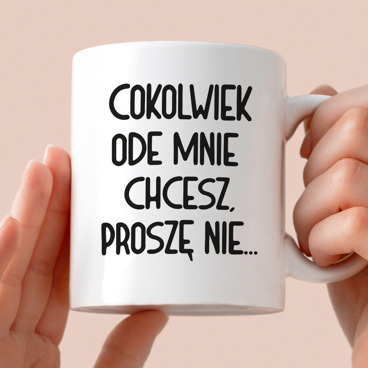 Kubek z nadrukiem "Cokolwiek ode mnie chcesz, proszę nie..."