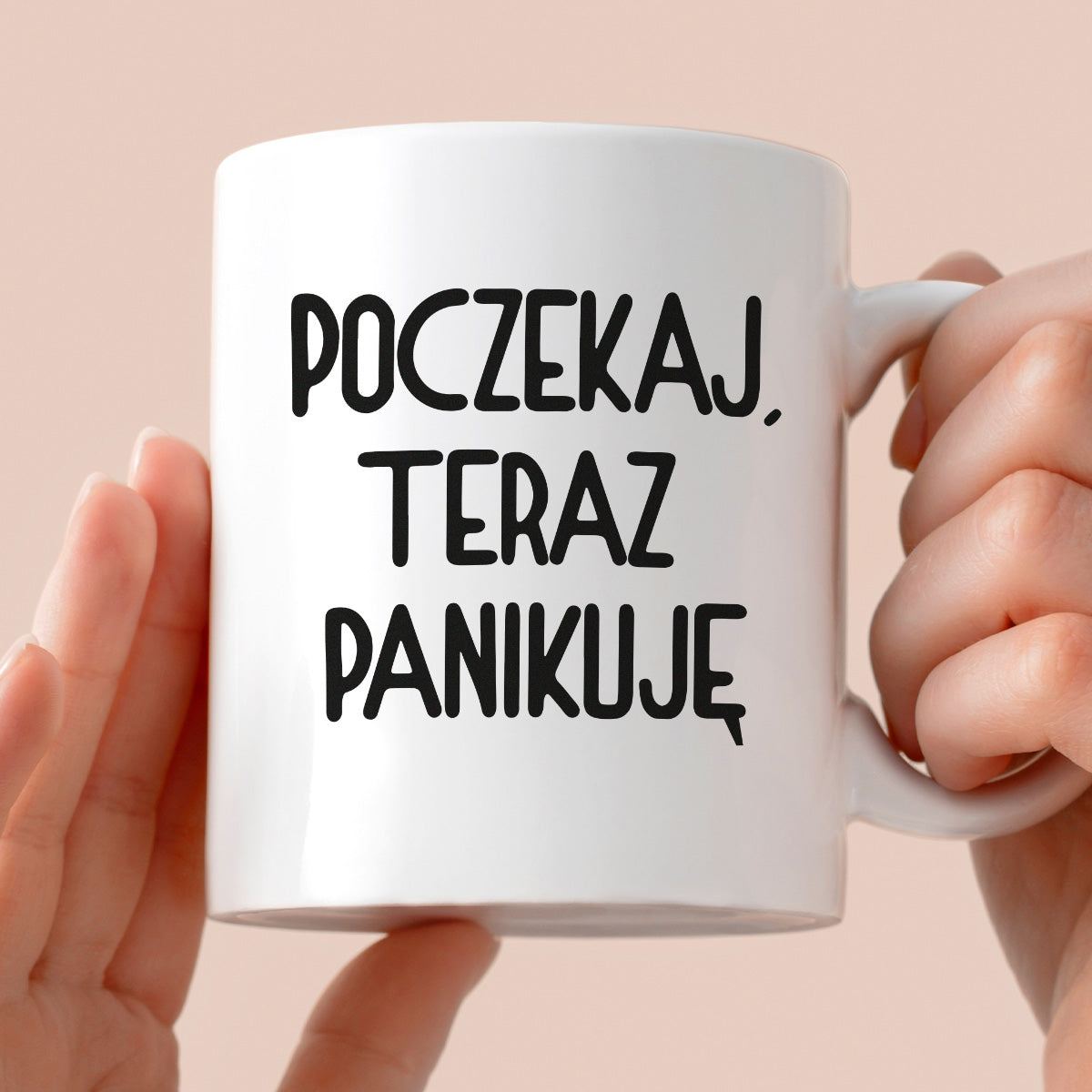 Kubek z nadrukiem "Poczekaj, teraz panikuję"