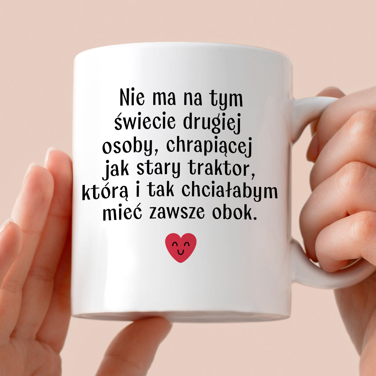 Kubek z nadrukiem "Nie ma na tym świecie drugiej osoby, chrapiącej jak stary traktor, którą i tak chciałabym mieć obok" - WALENTYNKI