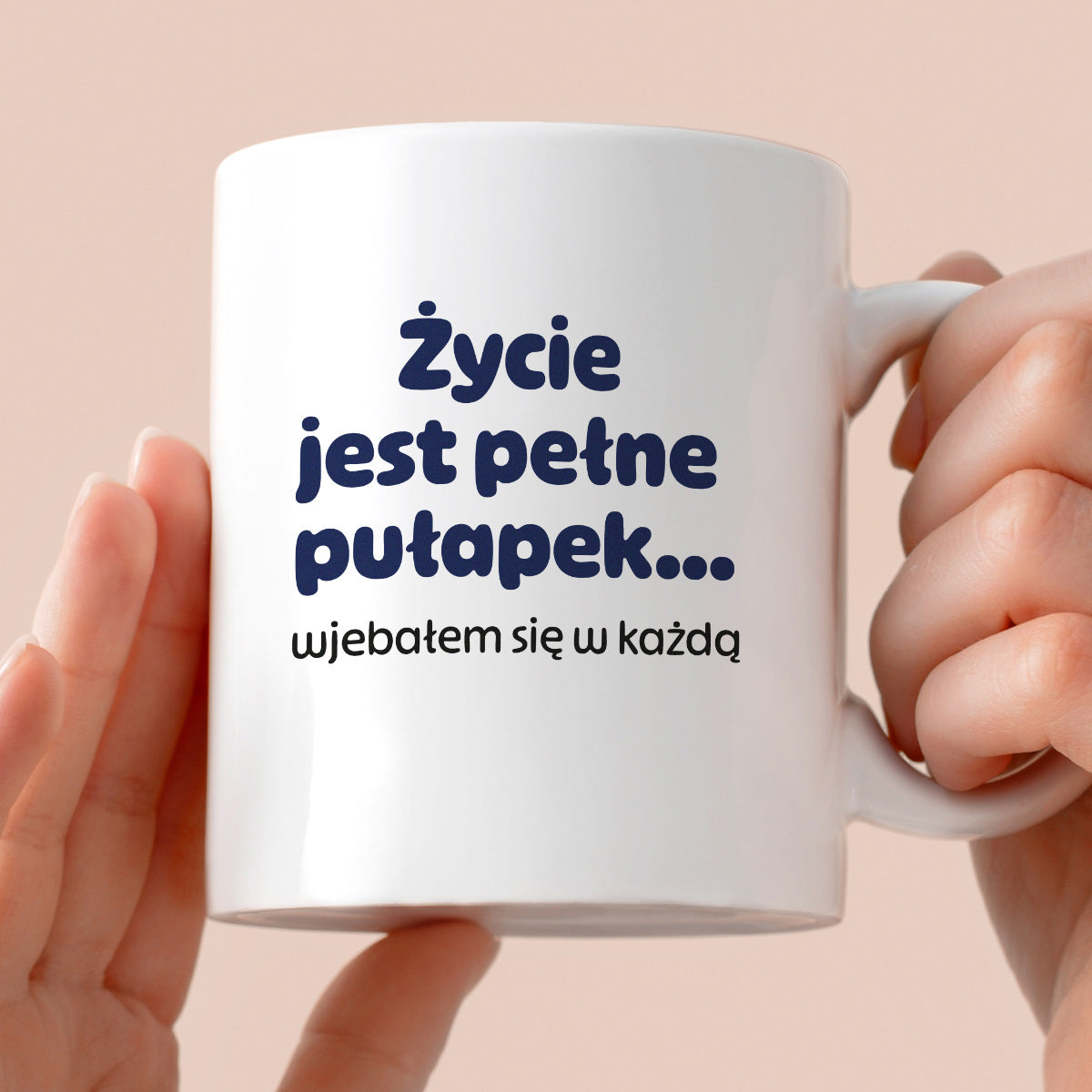 Kubek z nadrukiem - "Życie jest pełne pułapek - wjebałem się w każdą"