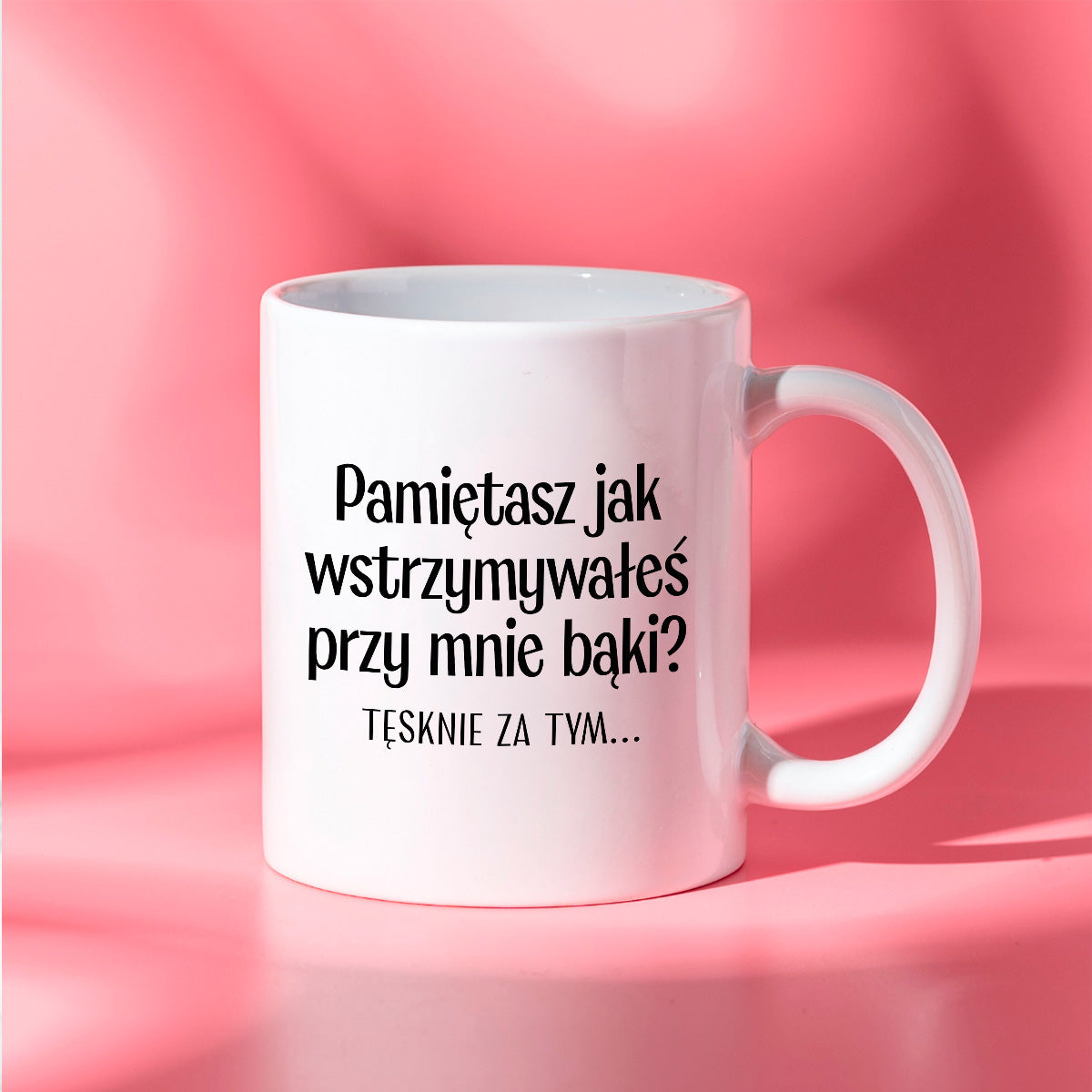 Kubek z nadrukiem "Pamiętasz jak wstrzymywałeś przy mnie bąki? Tęsknie za tym..." - WALENTYNKI