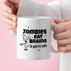 Kubek z nadrukiem "Zombies eat brains, so you’re safe"
