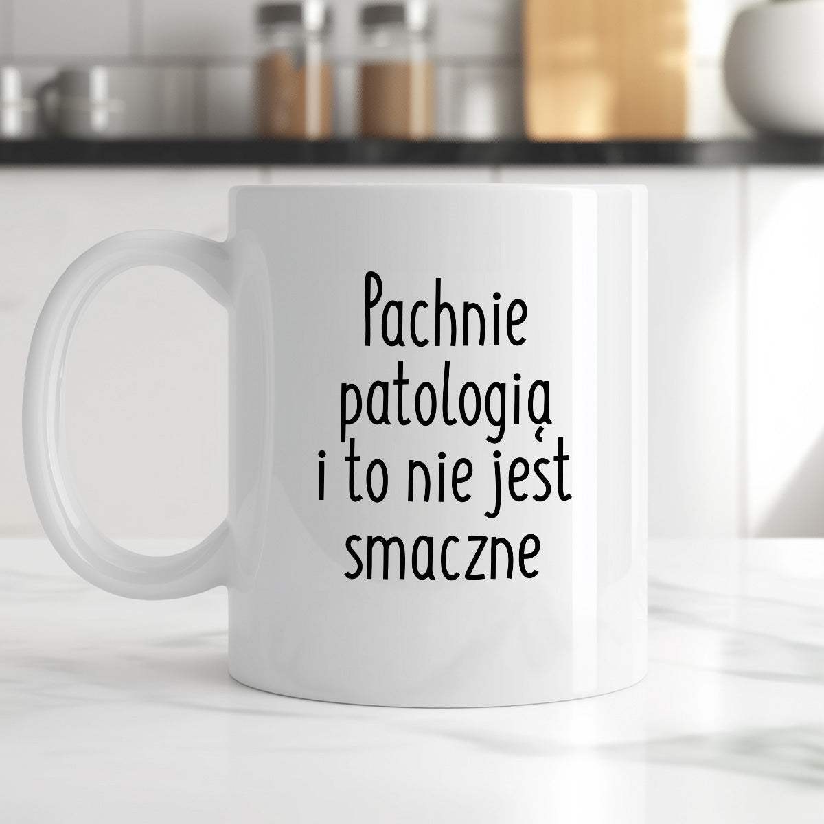 Kubek z nadrukiem "Pachnie patologią i to nie jest smaczne" FB