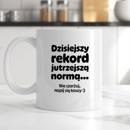 Kubek z nadrukiem "Dzisiejszy rekord jutrzejszą normą..."
