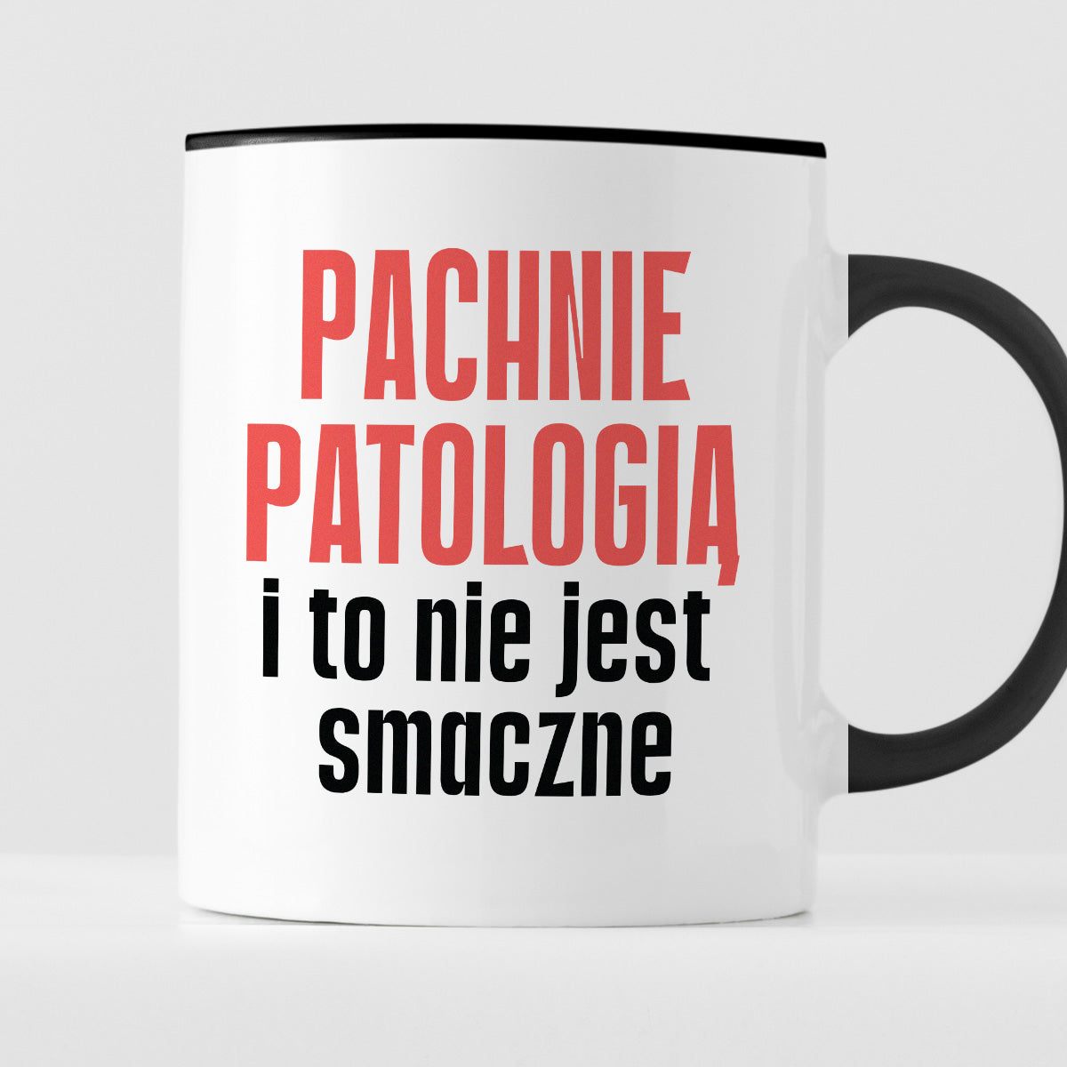 Kubek z nadrukiem "Pachnie patologią i to nie jest smaczne" cytat Magd