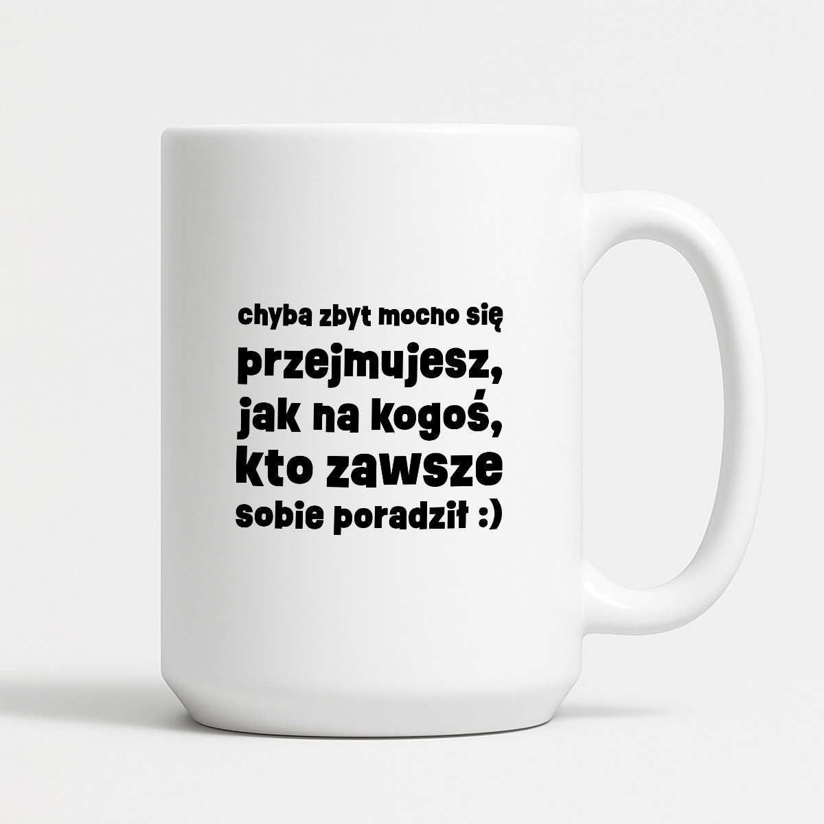 Kubek z nadrukiem "chyba zbyt mocno się przejmujesz, jak na kogoś, kto zawsze sobie poradził :)"