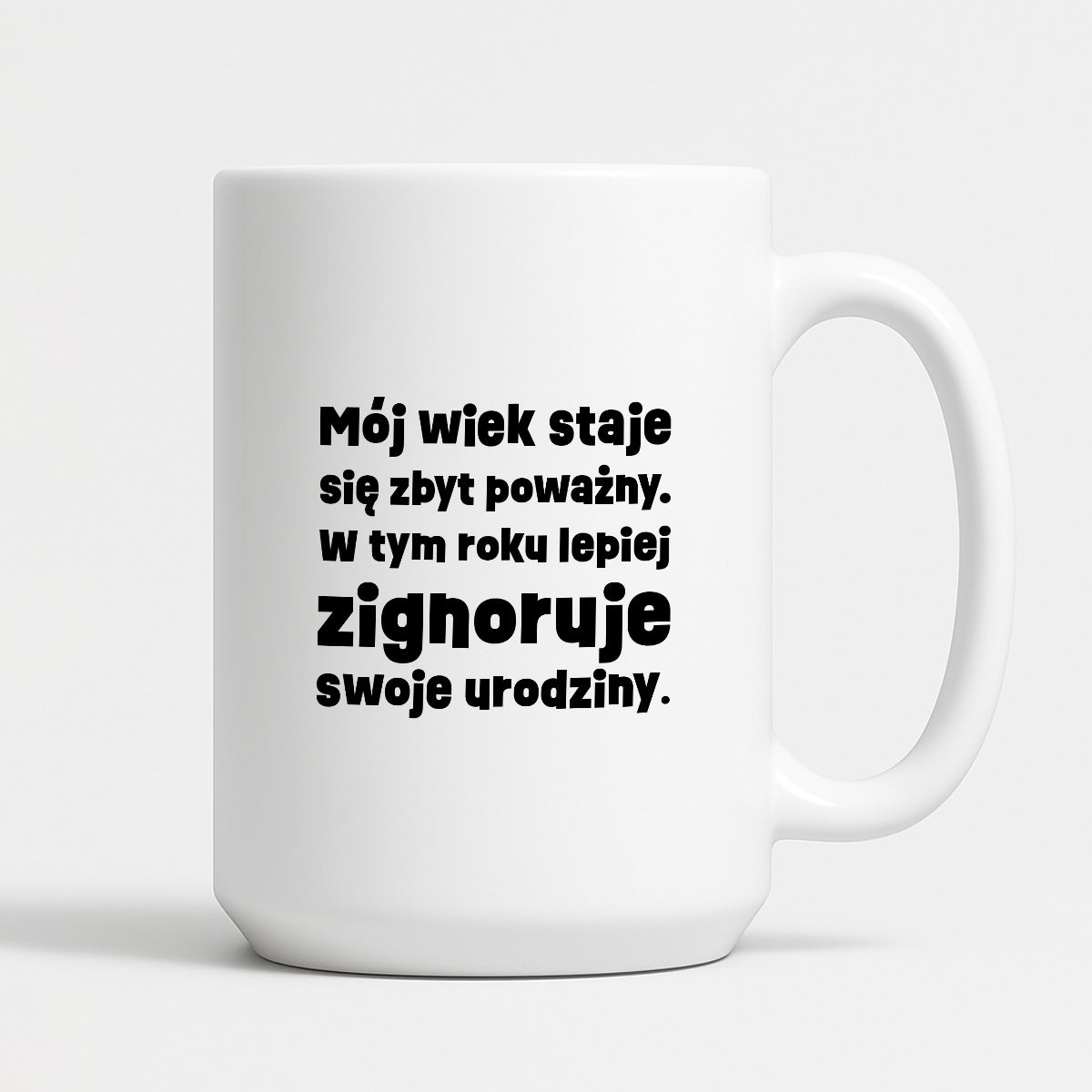 Kubek z nadrukiem "mój wiek staje się zbyt poważny. W tym roku lepiej zignoruje swoje urodziny."