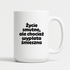 Kubek z nadrukiem "Życie smutne, ale chociaż wypłata śmieszna"