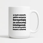 Kubek z nadrukiem "w tych czasach, gdzie wszyscy korzystają ze sztucznej inteligencji, ja nie korzystam nawet z własnej"
