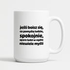 Kubek z nadrukiem "jeśli boisz się, co pomyślą ludzie, spokojnie, sporo ludzi w ogóle niewiele myśli"