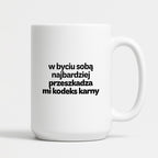 Kubek z nadrukiem - "w byciu sobą najbardziej przeszkadza mi kodeks karny"