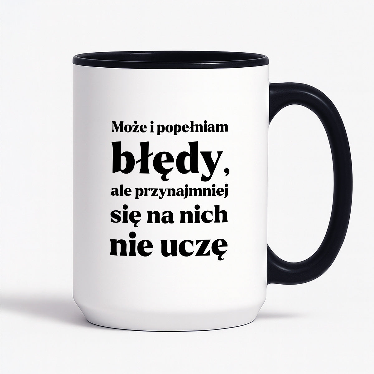 Kubek z nadrukiem - "Może i popełniam błędy, ale przynajmniej się na nich nie uczę"