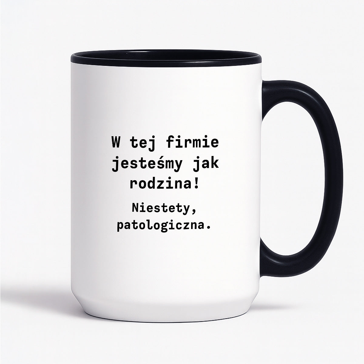Kubek z nadrukiem "W tej firmie jestesmy jak rodzina! Niestety, patologiczna."