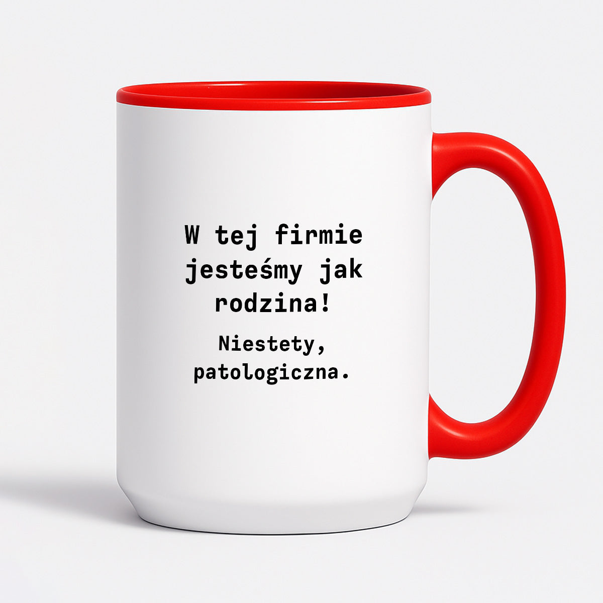 Kubek z nadrukiem "W tej firmie jestesmy jak rodzina! Niestety, patologiczna."