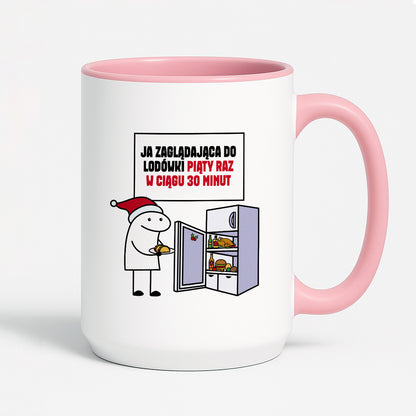 Kubek świąteczny mem "Ja zaglądająca do lodówki piąty raz w ciągu 30 minut"